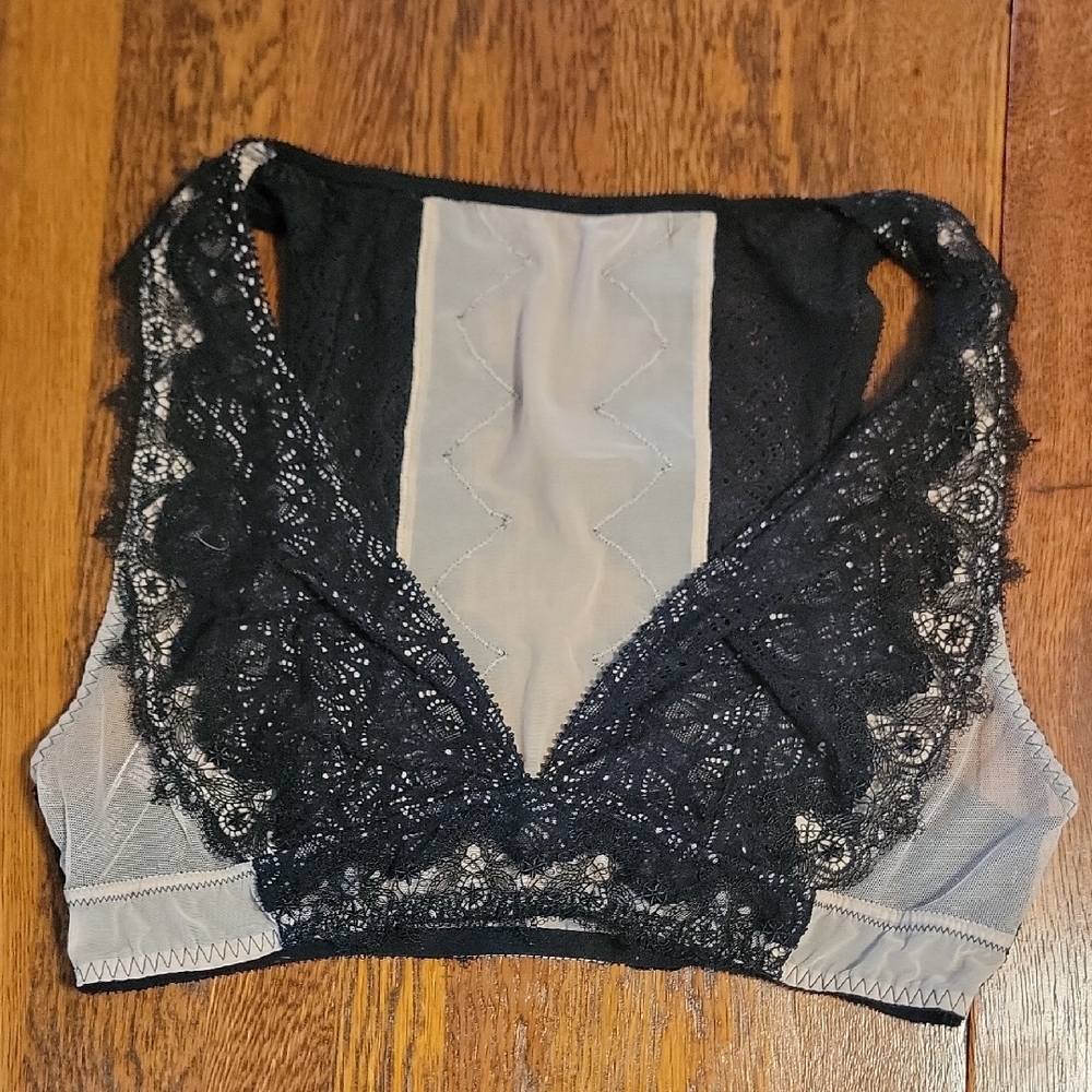 Victoria's Secret Black and Cream Lace Bralette Sz M